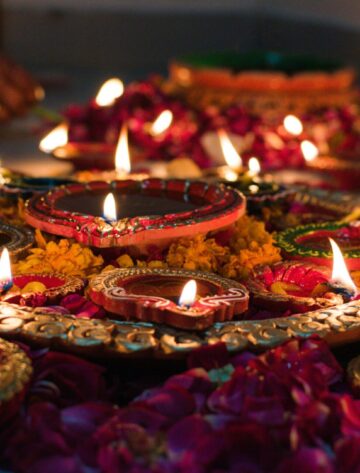 Célébration du festival des lumières de Diwali à travers les cultures