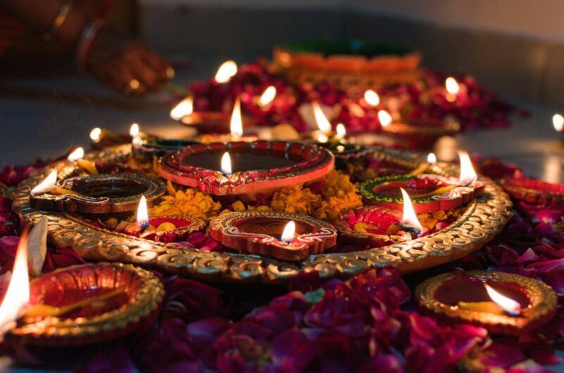 Celebrare il Diwali Festival delle Luci attraverso le Culture