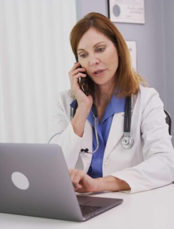Come l'interpretariato telefonico (OPI) migliora l'esperienza del paziente in contesti sanitari multilingue